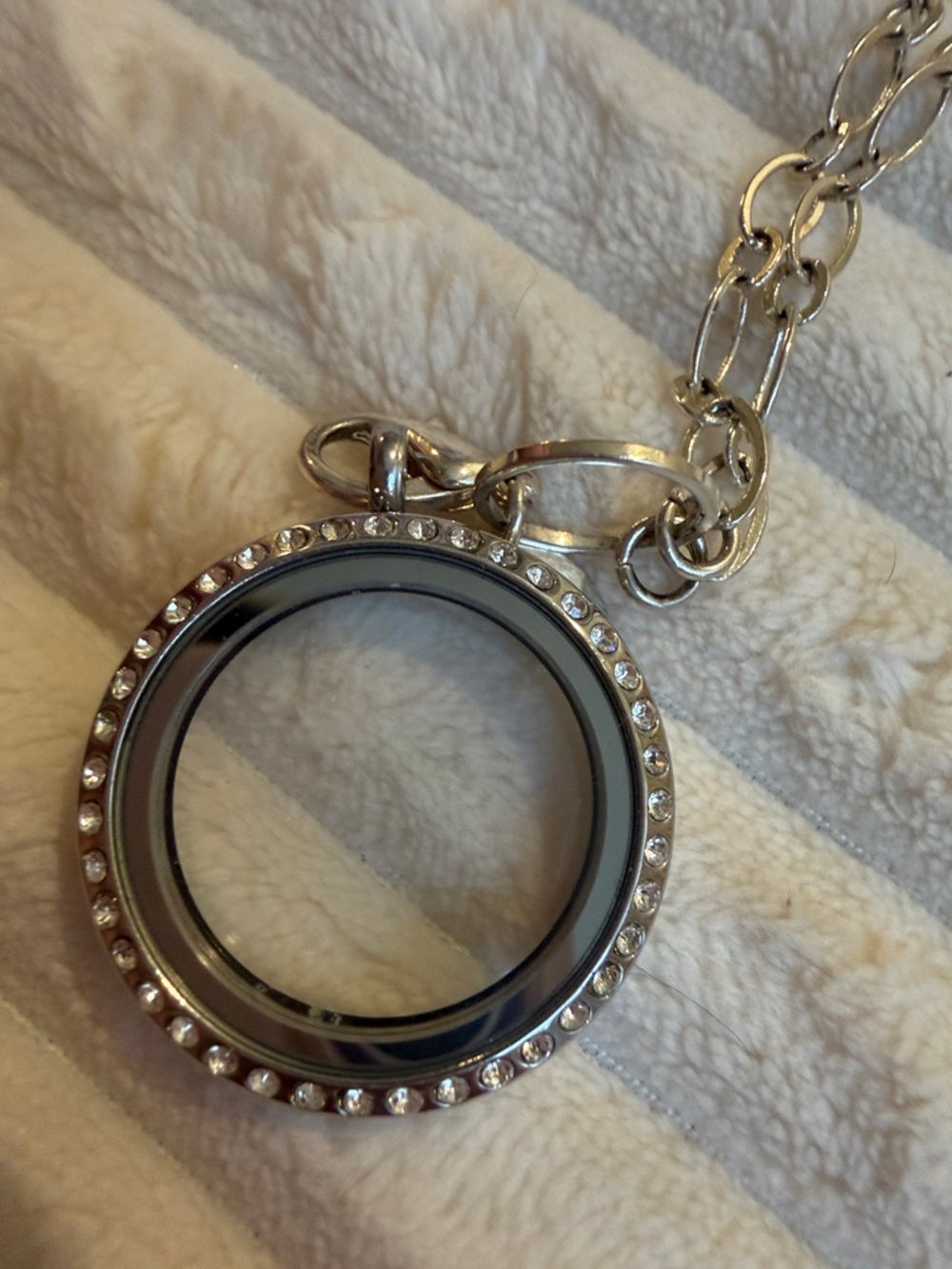 Origami Owl Silver-tone Round Locket Pendant Necklace - Silver